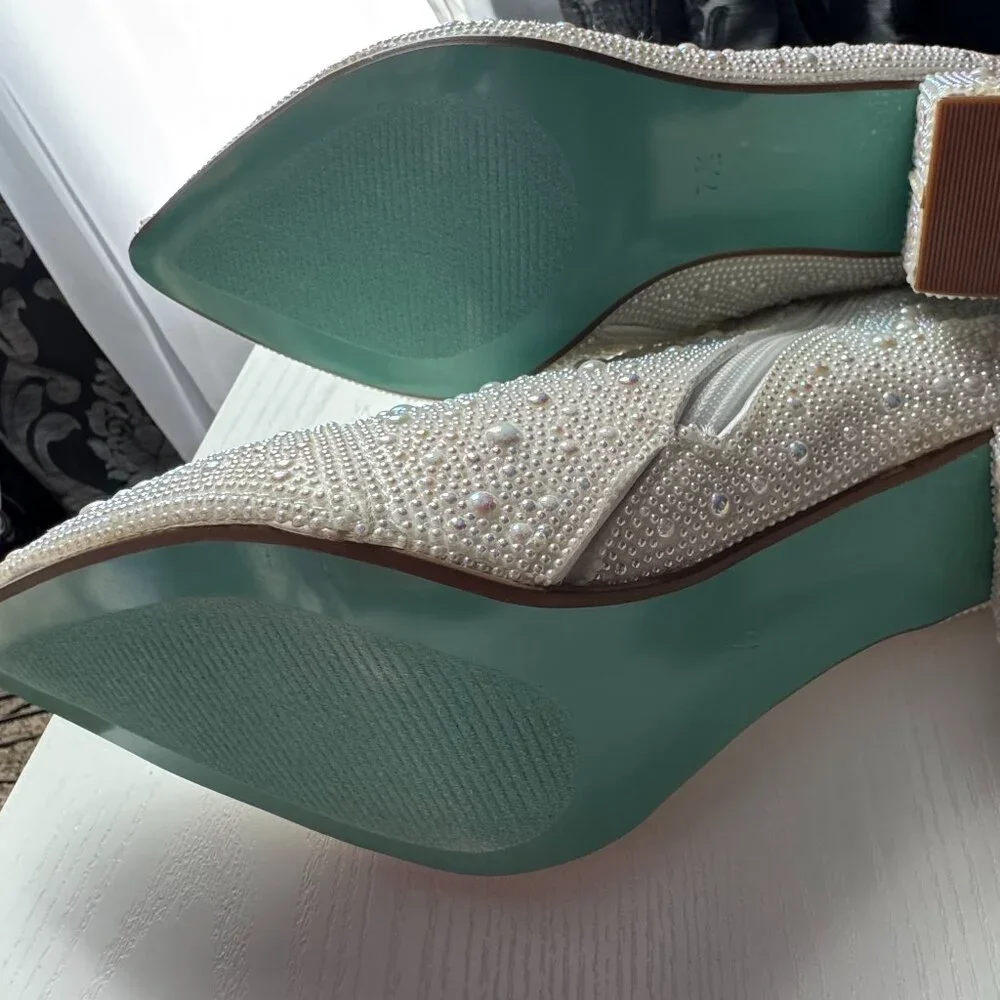 Betsey Johnson Pearl Rhinestone Ankle Boots Pointed Toe Block Heel Zip-Size 7.5 - Picture 5 of 5